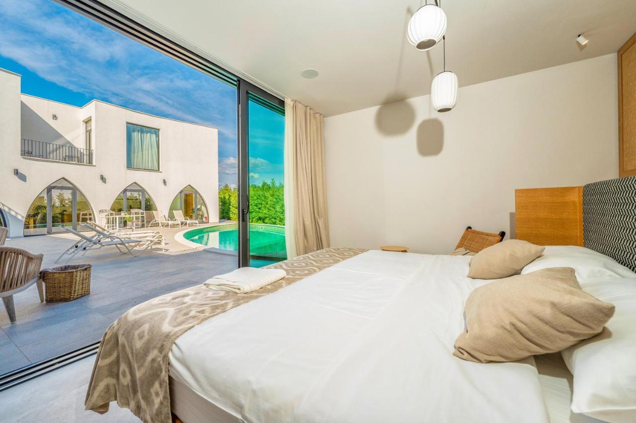 Villa Jerry'S Palace - Modern Villa Close To The Beach Srima Extérieur photo
